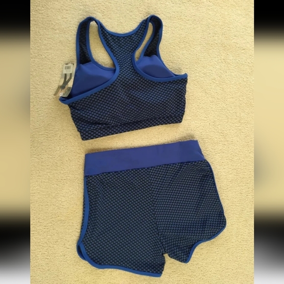 NEW 2-Piece Sports Bra and High Waist Yoga Shorts Set - Picture 2 of 6